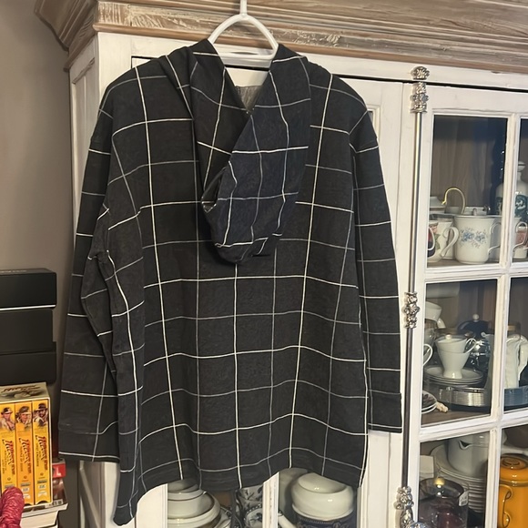 NWOT SAKS FIFTH AVENUE REAL CLOTHES GREY CHECKERED HOODED SWEATER, L - Picture 2 of 3